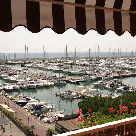 Hotel Ancora Riviera 3*