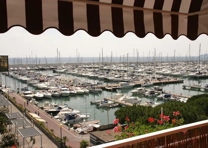 Szálloda Ancora Riviera 3*